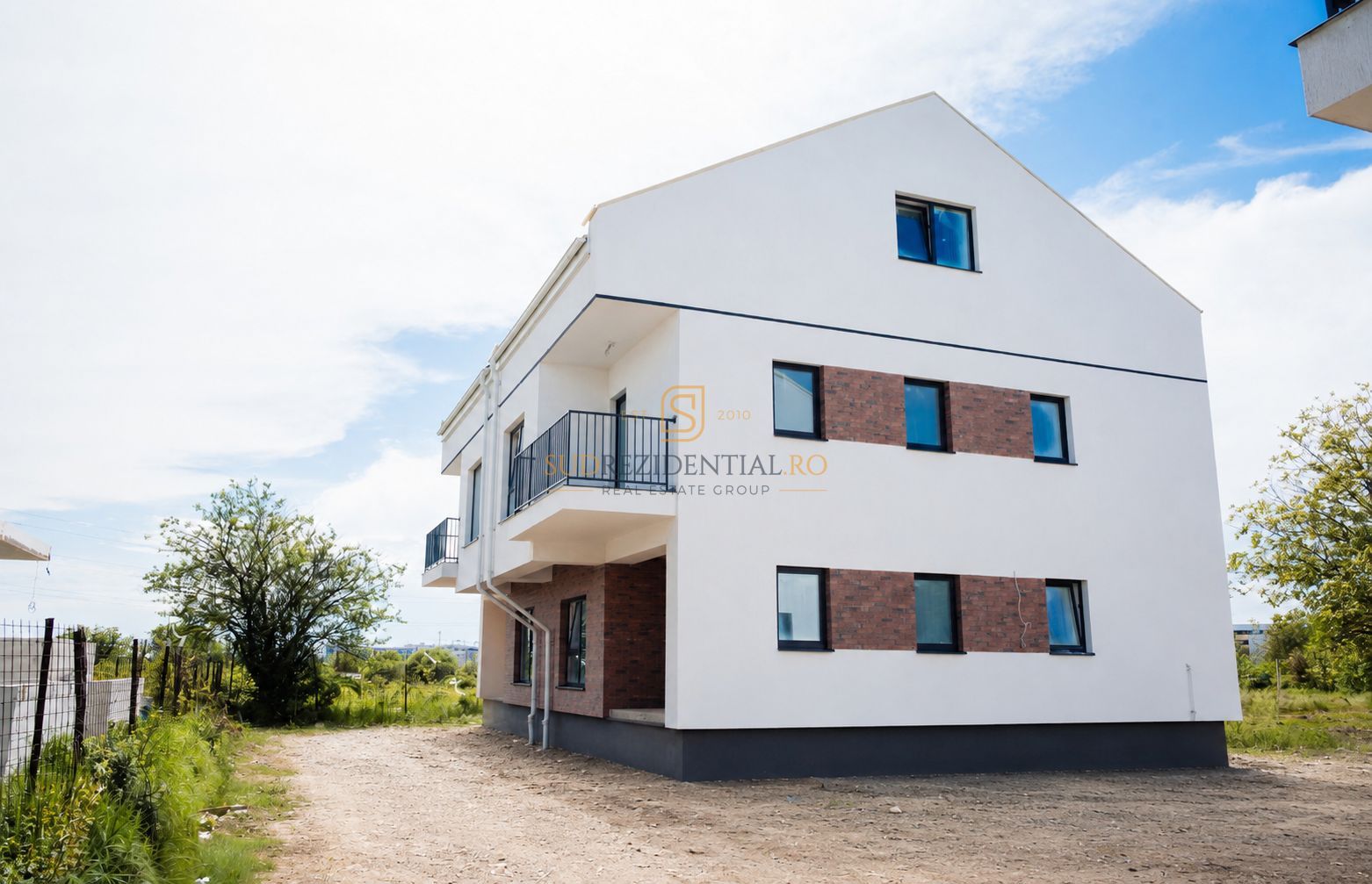 Duplex spatios 5 camere, 133 mp utili si parcare, Strada Astrelor - Poză 1