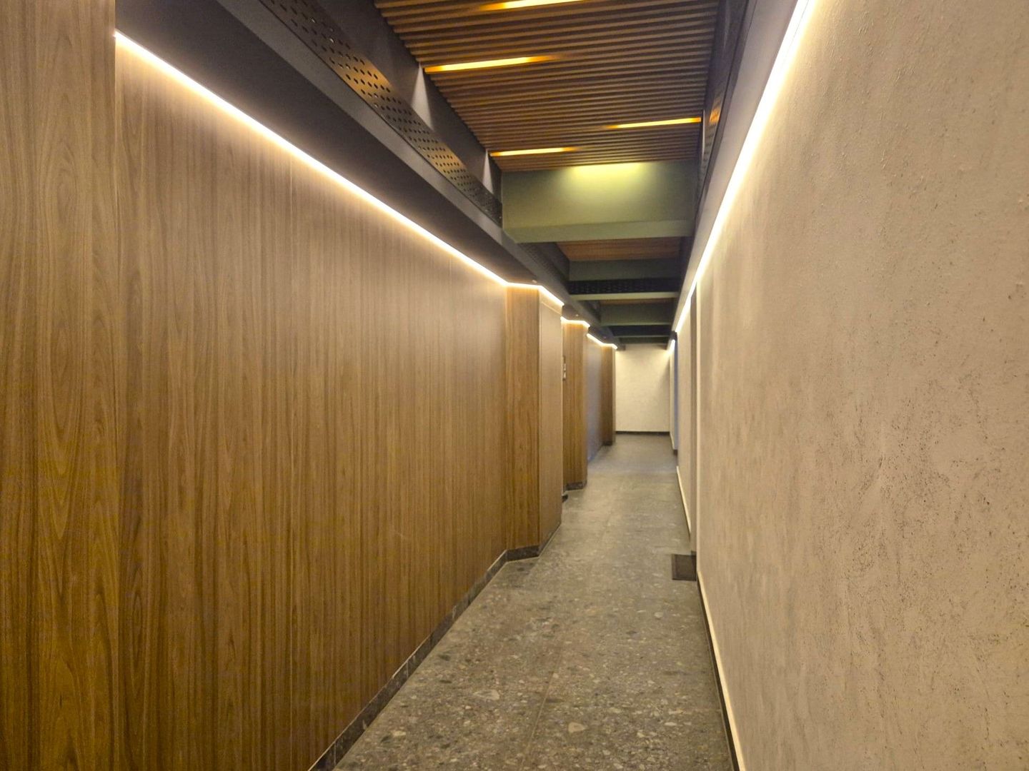 Zona Coresi, str. 13 Decembrie, apartament spațios, bloc nou, loc parcare - Poză 25