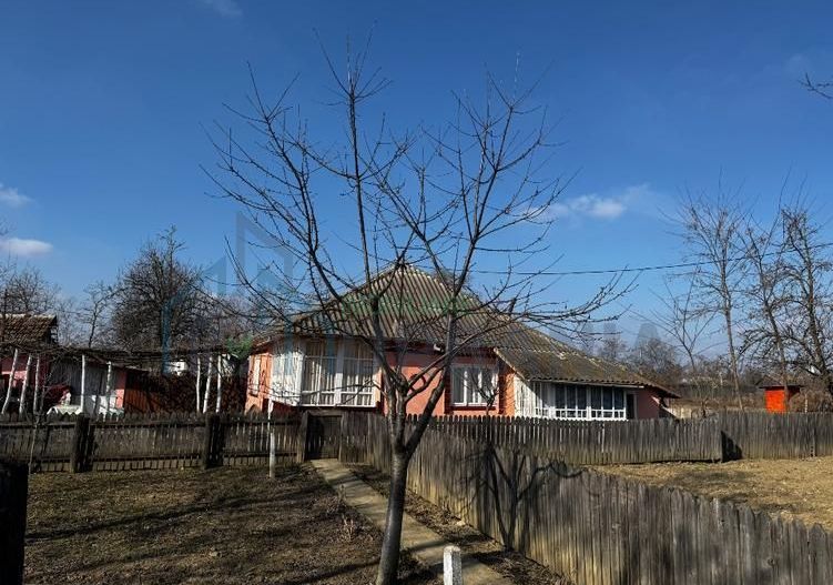 Casa locuibila la 39 km de Iasi, in Hermeziu, racordata la apa - Poză 2