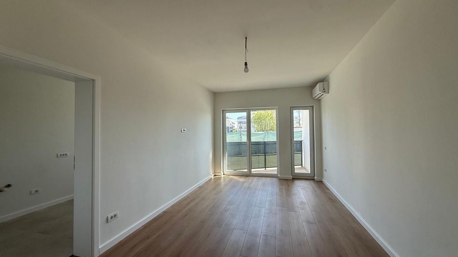 Spațiu de închiriat – 63 mp + balcon 3 mp – Vitrine luminoase - Poză 2