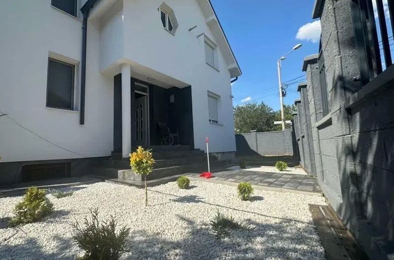 Casa spatioasa cu spatiu de relaxare-zona Blascovici - Poză 3