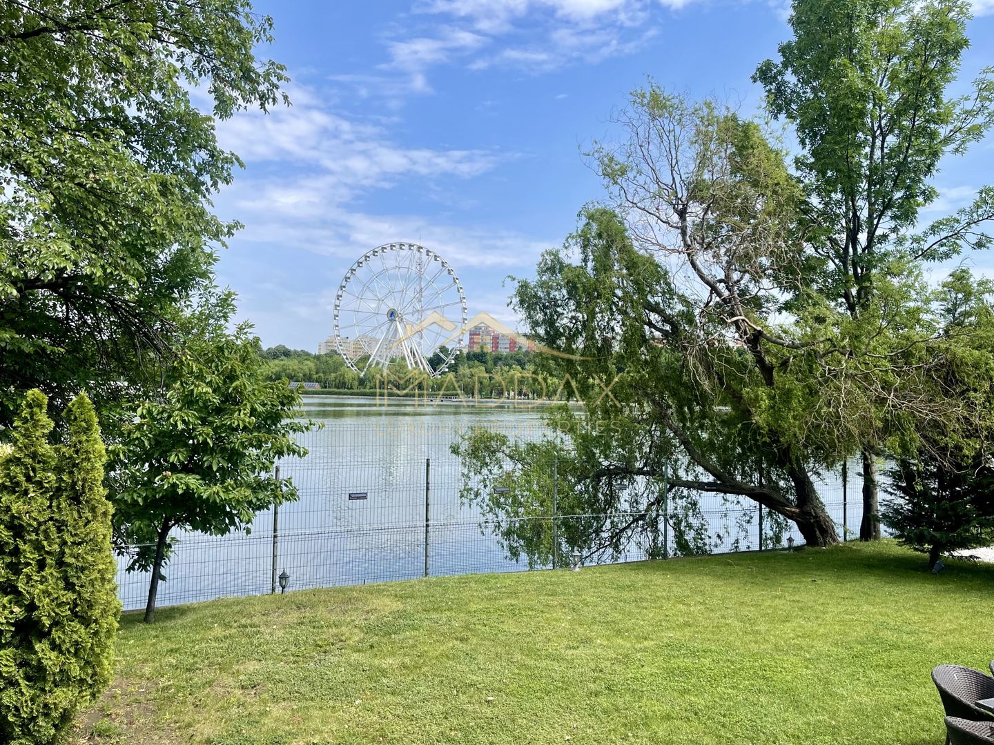 Impressive Villa *1500 SQM usable* 2613 SQM land / Open to the lake - Poză 59