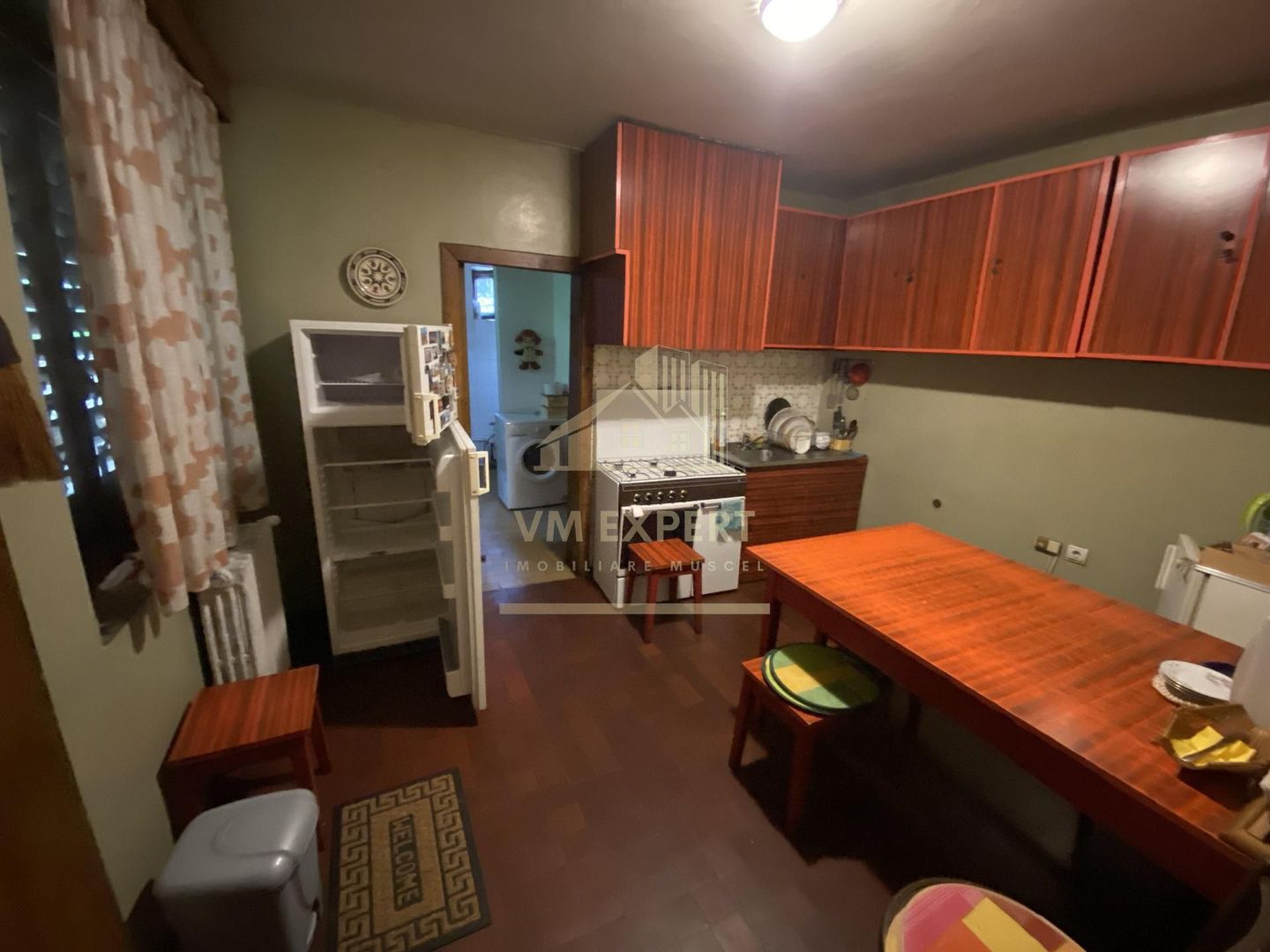 VILA 5 CAMERE, TEREN 1500 MP, CENTRAL CAMPULUNG - Poză 4