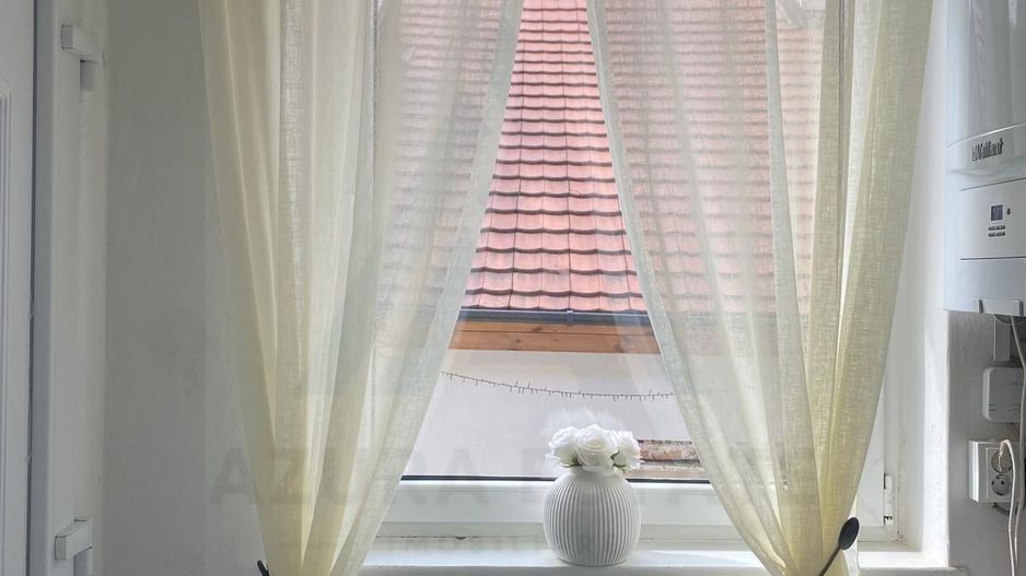 Casa renovata 250 mp utili si teren 935 mp in zona centrala Cisnadie - Poză 12