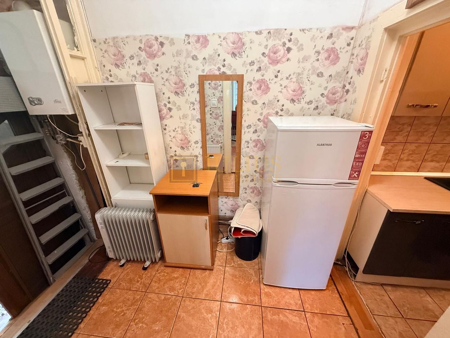 2 camere| Iosefin-vis a vis de Bega |zona superba| loc de parcare| curte comuna| - Poză 12