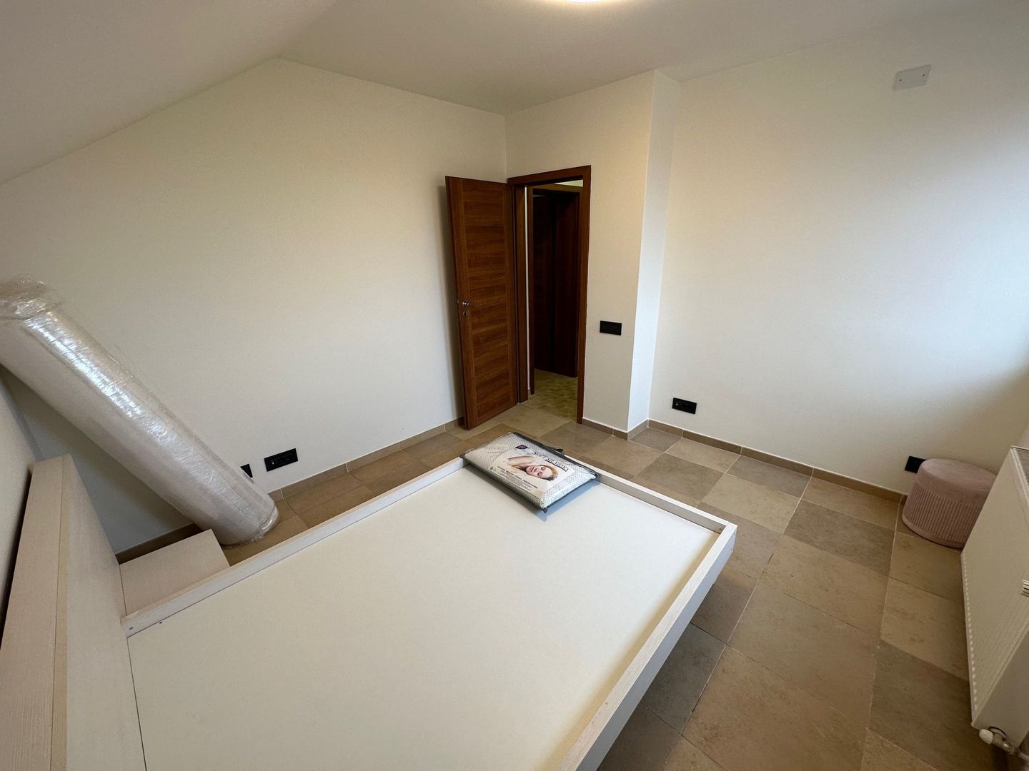 Apartament cu 3 camere de închiriat Dumbravita - Poză 12