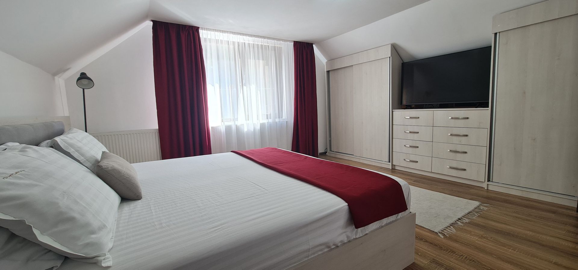 Casa individuala 3 camere mobilata utilata Tarlungeni - Poză 3