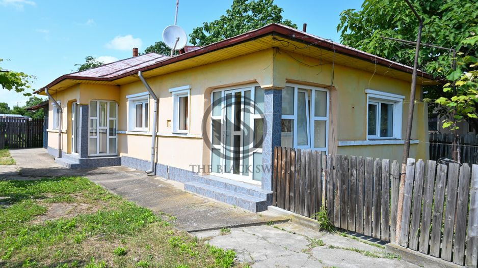 Casă din caramida de vanzare | Teren 1.117 mp | Puchenii Mari | - Poză 1