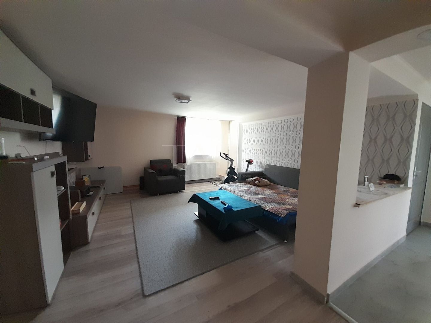 Casă spațioasă, teren generos– Câmpenești - Poză 2