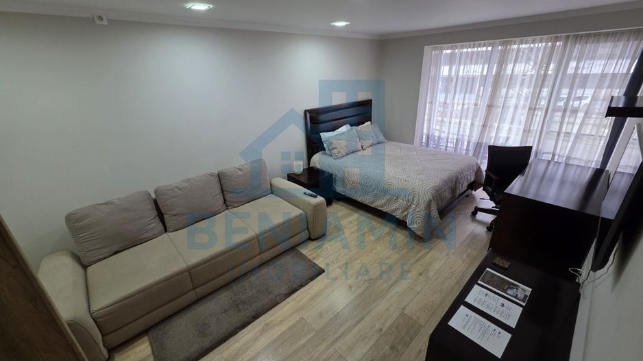 Garsoniera decomandata spatioasa Tractorul Coresi 52mp parter - Poză 1