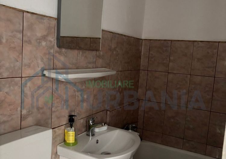 Inchiriez apartament 2 cam semidecomandat - Poză 1