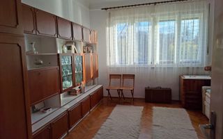 Apartament cu 3 camere si garaj in zona centrală - Poză 7