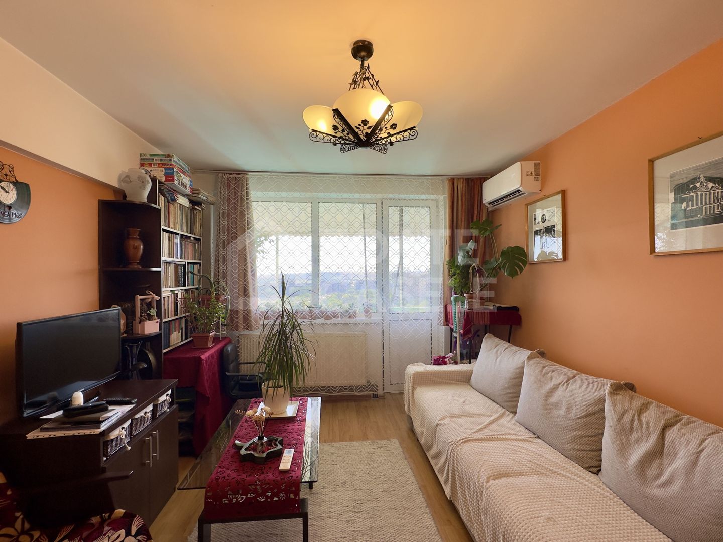 Vând apartament cu 2 camere, zona Mercur - Poză 1