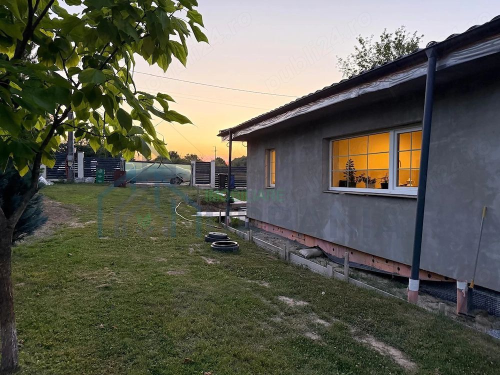 Casă de vânzare în zona Bucium, teren 946 mp, grădină și foișor - Poză 2