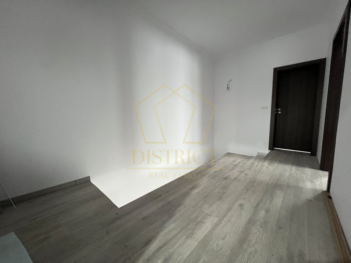 Duplex cu 5 camere, bucatarie inchisa, la cheie | Giarmata - Poză 12