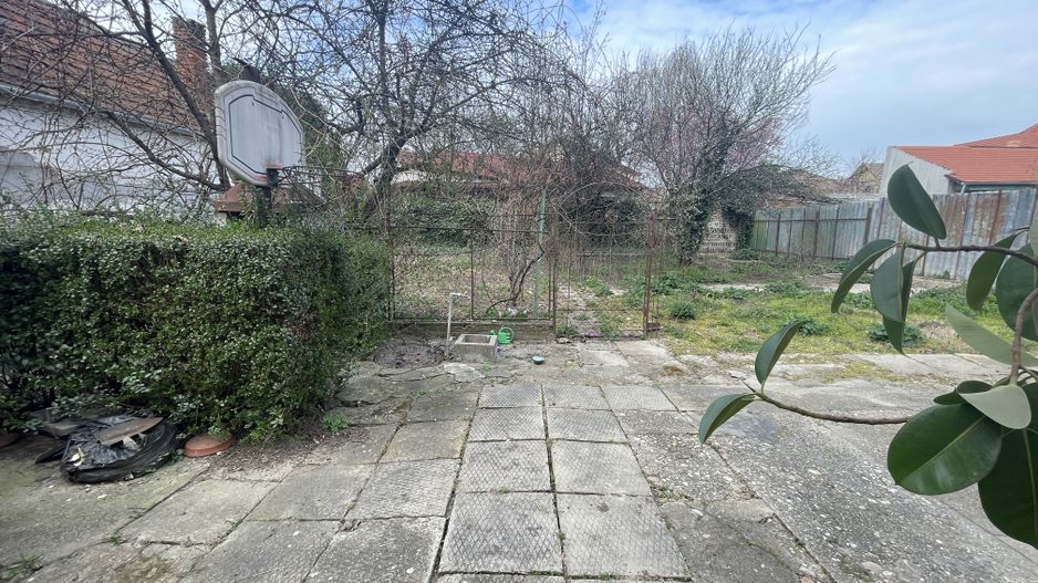 Casa de vanzare cu teren 572 mp si front generos 21 ml - Poză 3