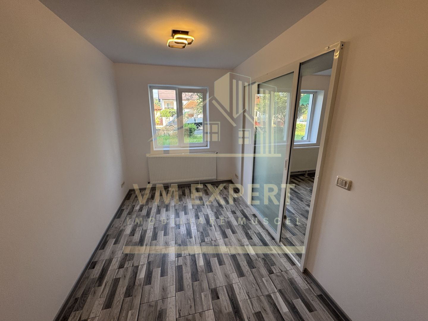 SPAȚU COMERCIAL 34 MP CAMPULUNG VIZAVI DE CENTRU MEDICAL CLUBUL SANATĂȚII - Poză 3