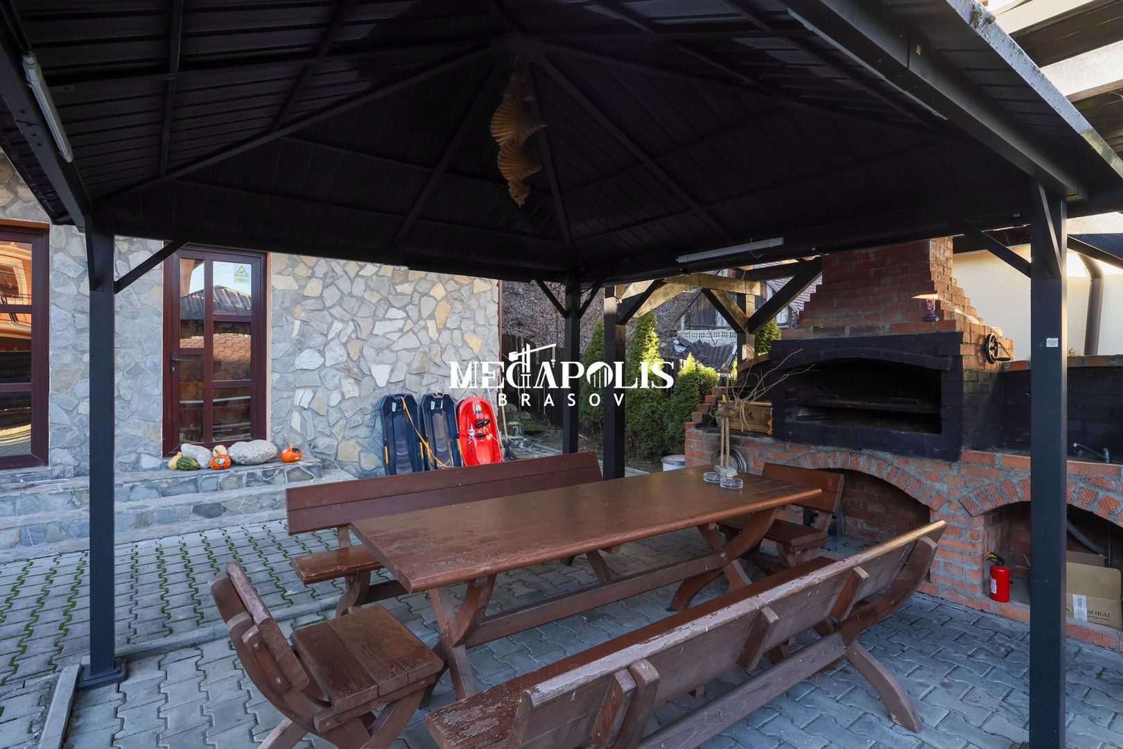 Pensiune/Vilă de vânzare în Bran | 8 camere | 180 mp - Poză 51