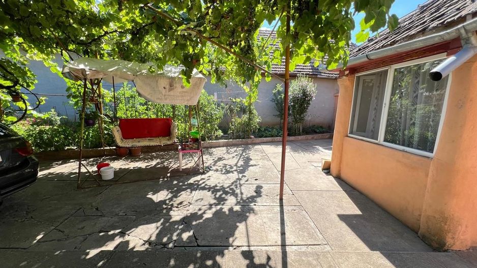 casa individuala Varias apa centrala pe gaz canalizare 1500mp - Poză 1