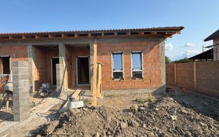 Sanmihaiu Roman,1/2 Duplex , Parter, 3 camere,o baie ,Terasa Acoperita - Poză 1