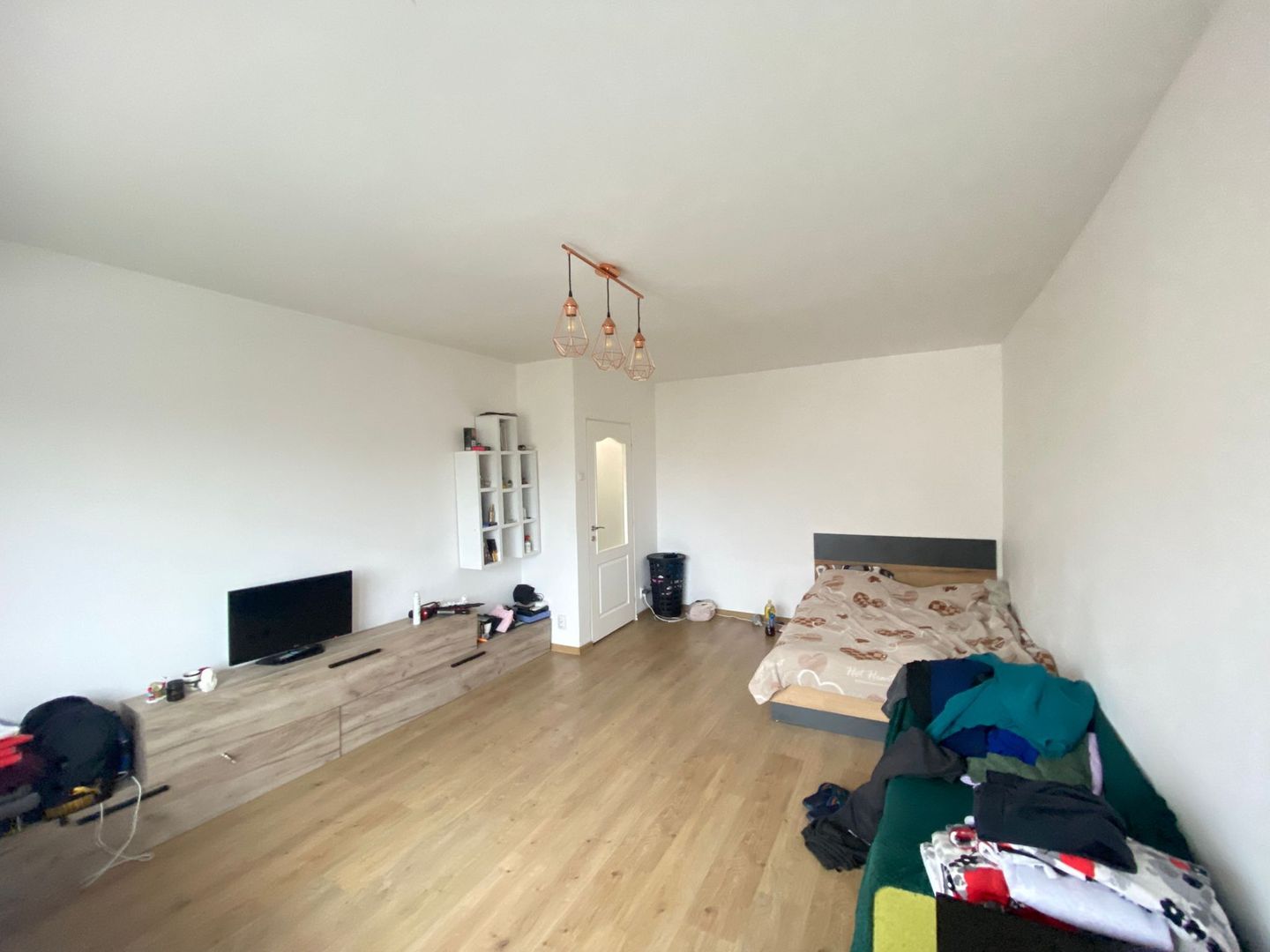 Garsonieră renovată complet, mobilată – Zona Lujerului V6 - Poză 1