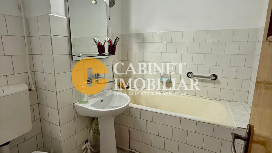 Rond Zimbru - Apartament cu 3 camere decomandat - Bloc dupa 1980 - Poză 6