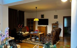 Vilă de închiriat – 260 mp utili, teren 1300 mp, 5 dormitoare, 3 băi, 3 balcoane - Poză 2