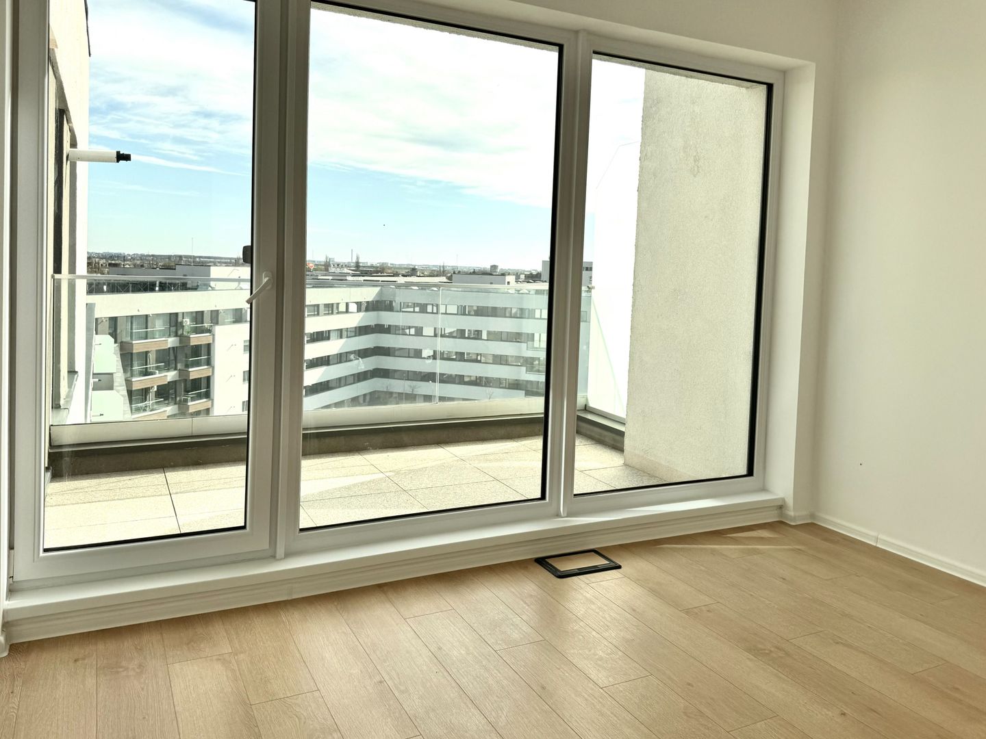 Apartament 3 camere Zona Mall Colosseum-Lacul Străulești - Poză 2