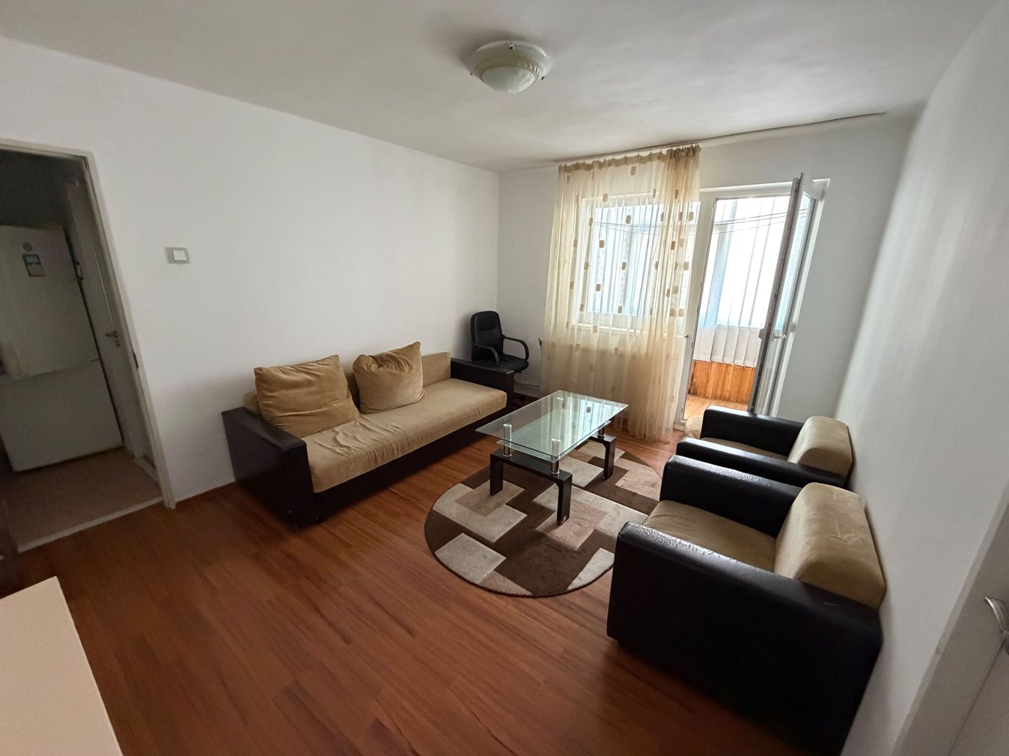 Apartament 2 camere de inchiriat, etaj 1 - zona Cetate - Poză 2