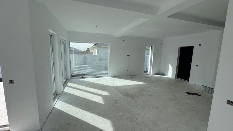 Vila MODERN Tunari cu Pompa de caldura, curte 430m2,  0% comision - Poză 6