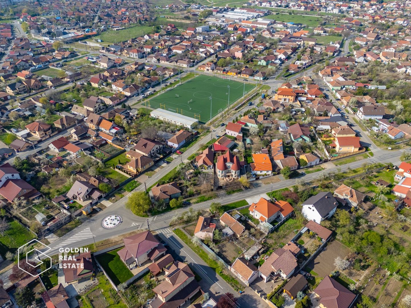 Casa spatioasa cu piscina si teren generos in Bujac - Poză 20