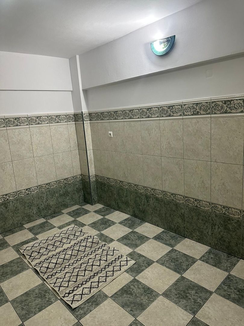 ageuropa.ro vinde apt. cu 4 cam. RENOVAT, 106mp, etaj 1 în zona SOARELUI. - Poză 13