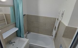 Apartament 3 camere, renovat complet, mobilat și utilat, lângă Colegiul Național „Mihail Sadoveanu” din Pașcani, cu pod pe toată suprafața - Poză 7
