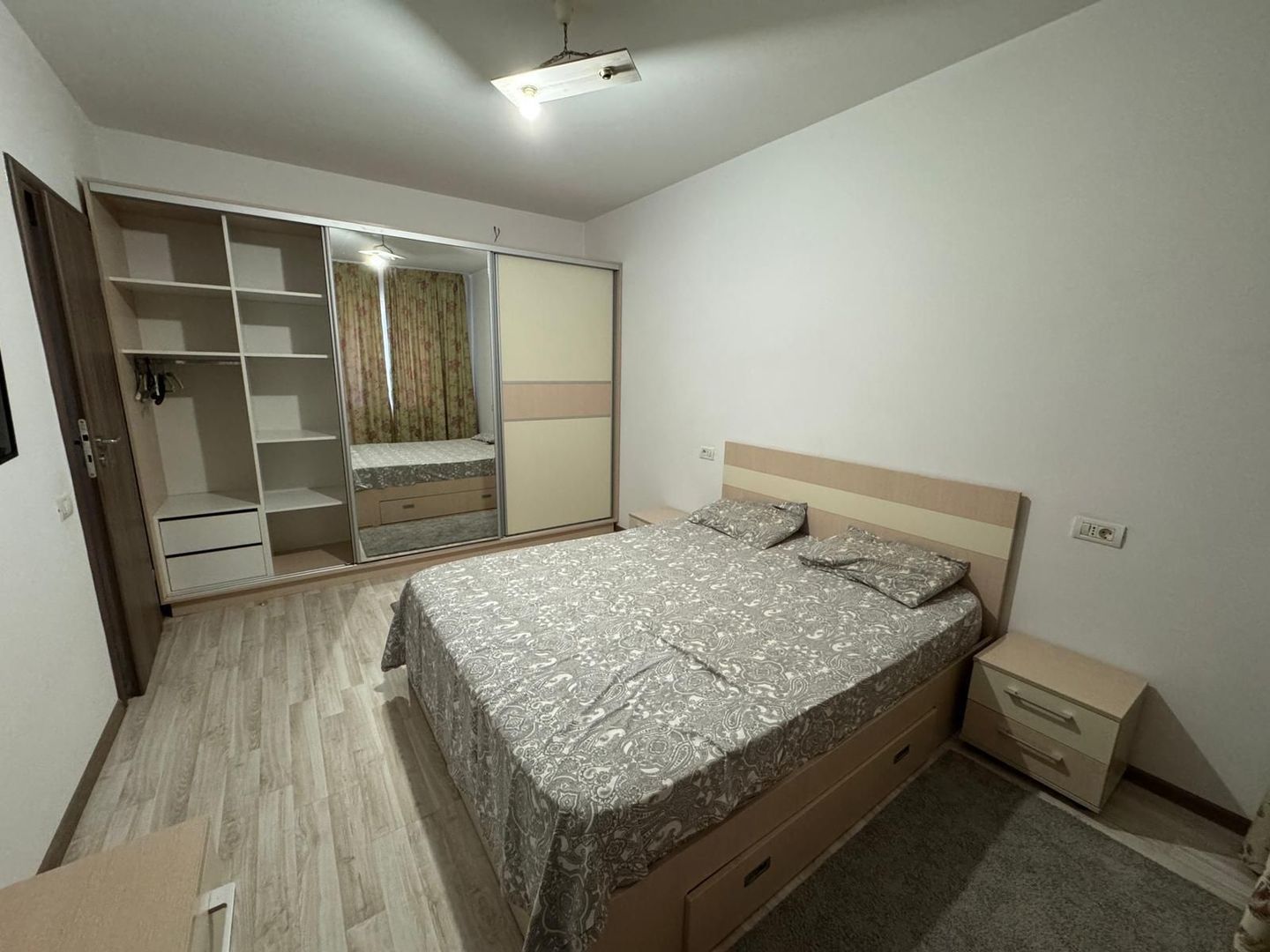 De Inchiriat Ap. 2 camere Confort Urban loc parcare, mobilat premium - Poză 3