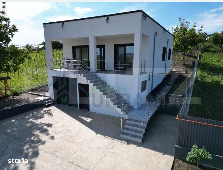 Casă de vânzare în Ciurbești, Miroslava, lângă centură, cu vedere la lac - Poză 1