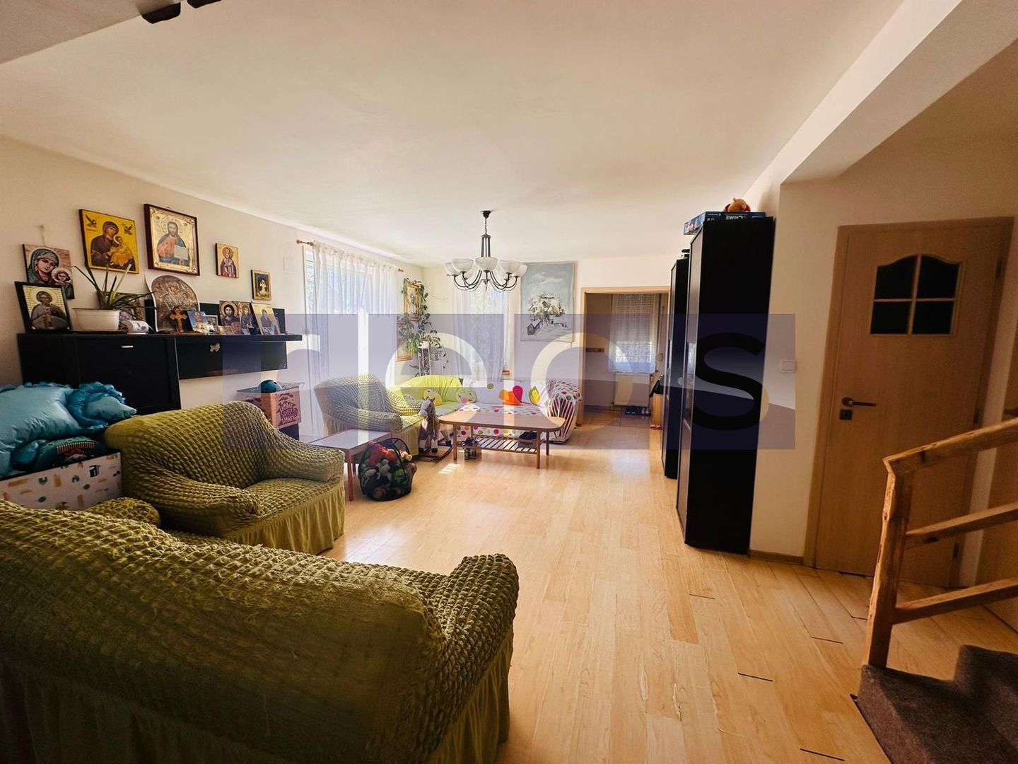 2 CASE DE VANZARE | CREVEDIA | 8 CAMERE - Poză 2