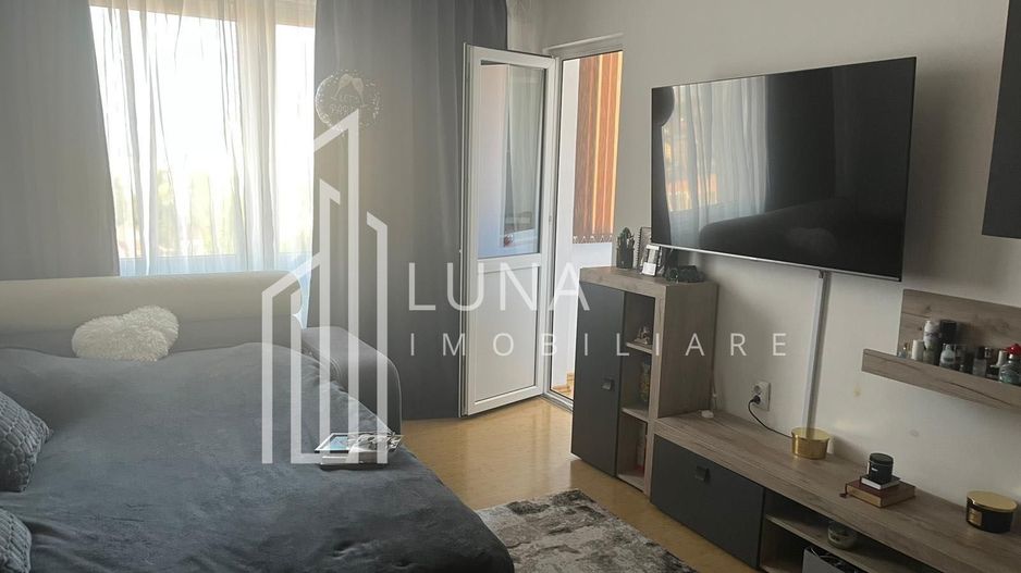Apartament 3 camere de vânzare - Poză 1
