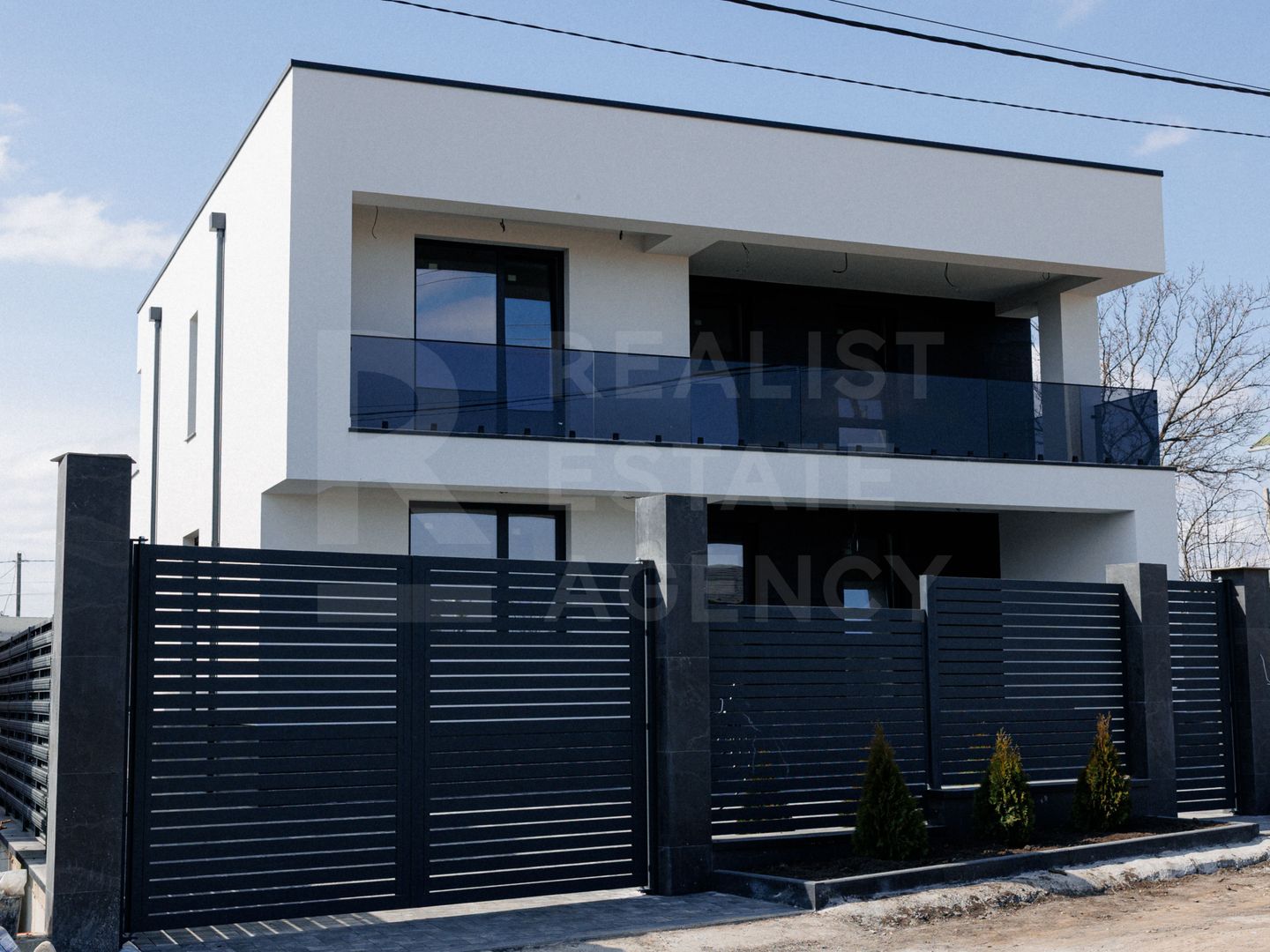 Vânzare, Hi-Tech, 2 nivele, 4 camere, strada  A. Lăpușneanu, Budești - Poză 2