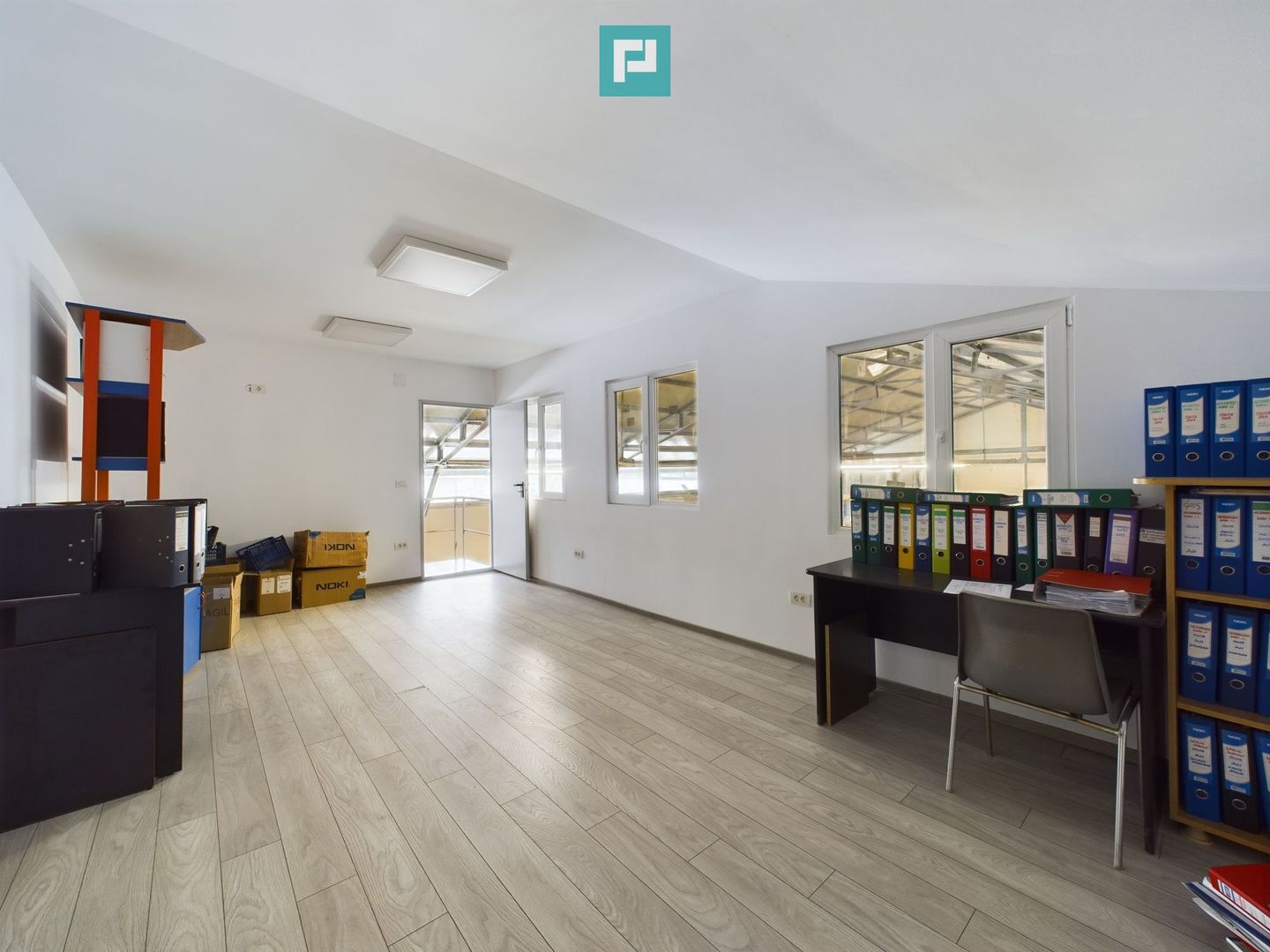 Hală de producție cu spații de birouri - Poză 6