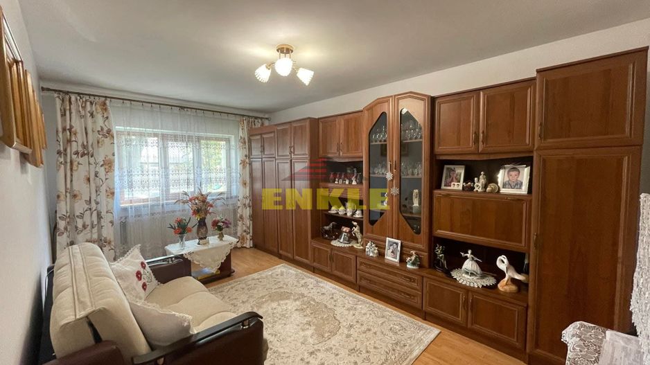 De vanzare apartament (se accepta si schimb cu casa) - Poză 1