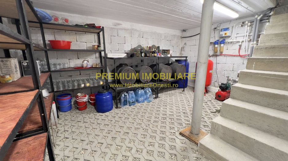 Casa de vanzare la 13 km de Onesti - Poză 26