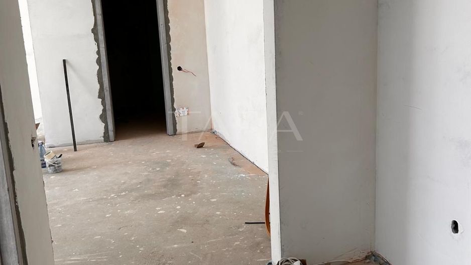 Apartament tip penthouse in Floresti - Poză 5