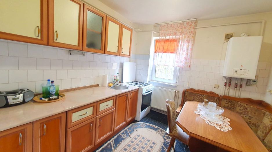 Apartament luminos cu vedere spre biserică, într-un cartier verde și liniștit. - Poză 4