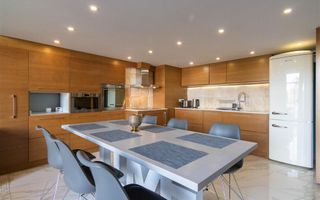 ?** Apartament superb pe doua niveluri Ultrafinisat Semicentral ** - Poză 5