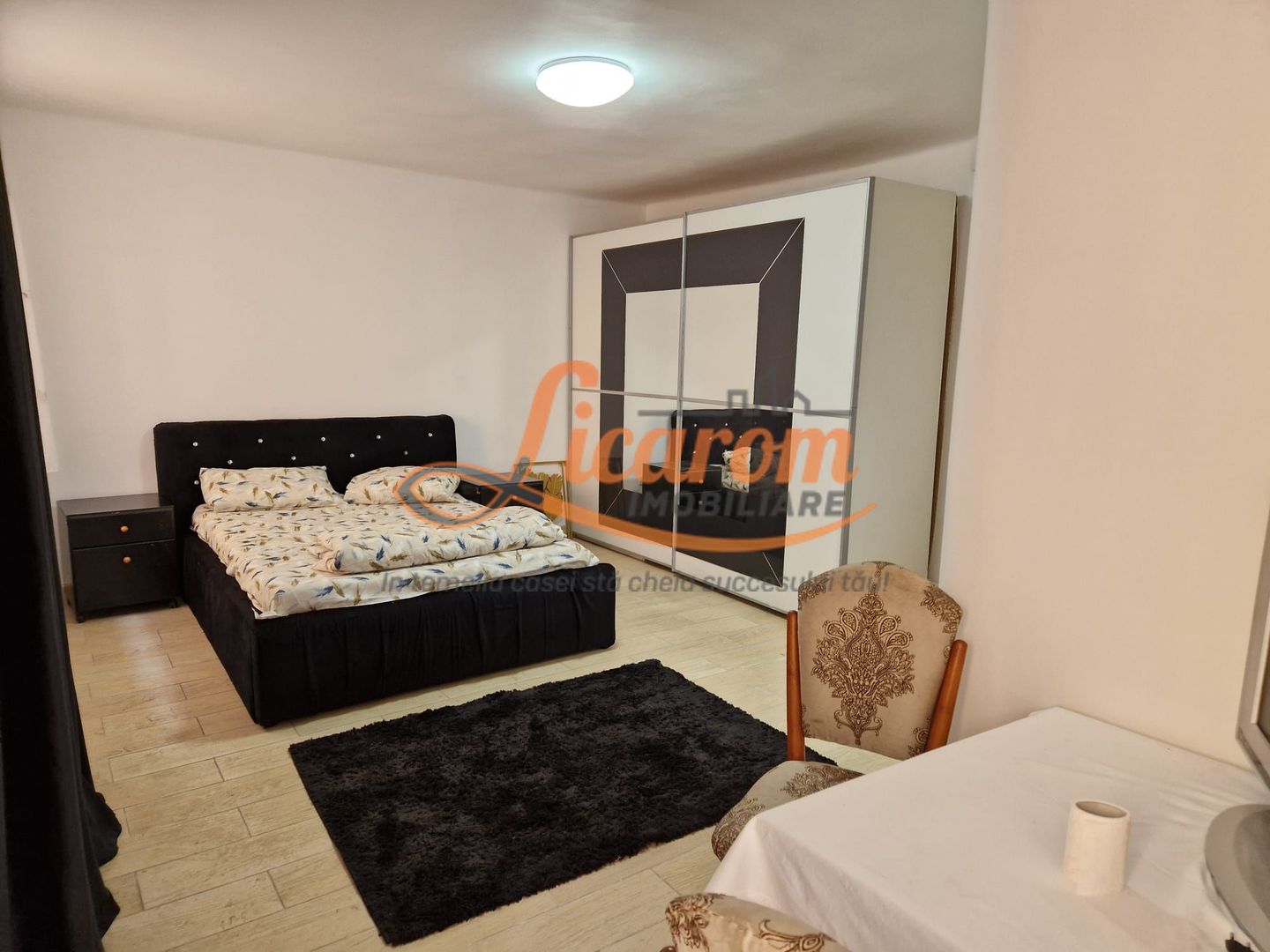 Garsoniera in casa str Iuliu Maniu curte comuna. - Poză 1