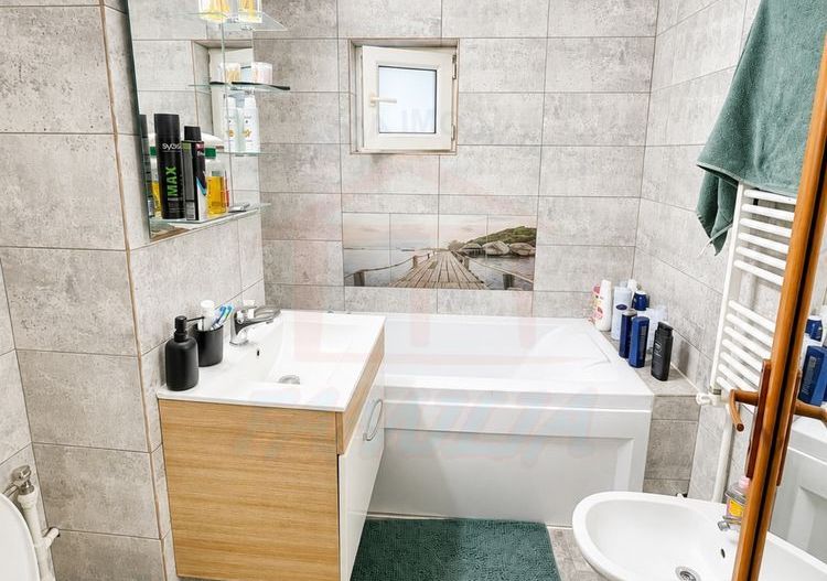 🏡 Apartament cu 2 camere decomandate de vânzare - Poză 1