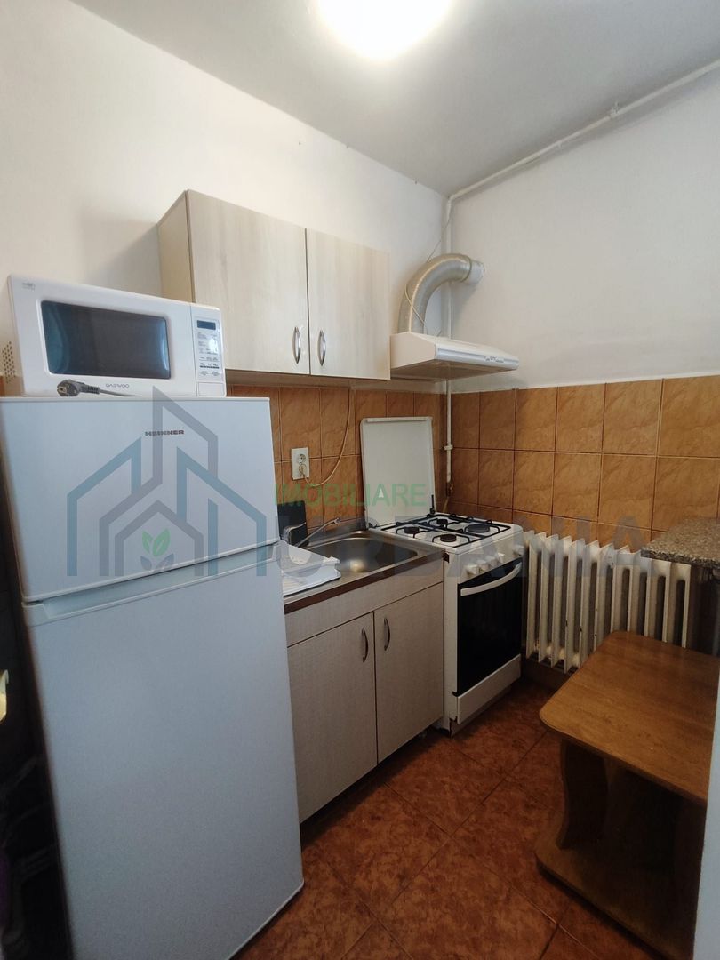 Garsonieră de închiriat, Tătărași - Flora, în stație, centrală proprie, mobilată și utilată complet - Poză 4