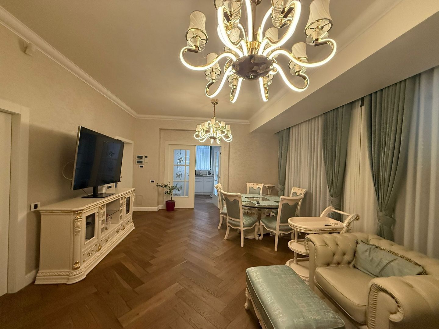 Apartament 3 Camere 150 mp + Terase | Mobilat si Utilat Premium - Poză 1