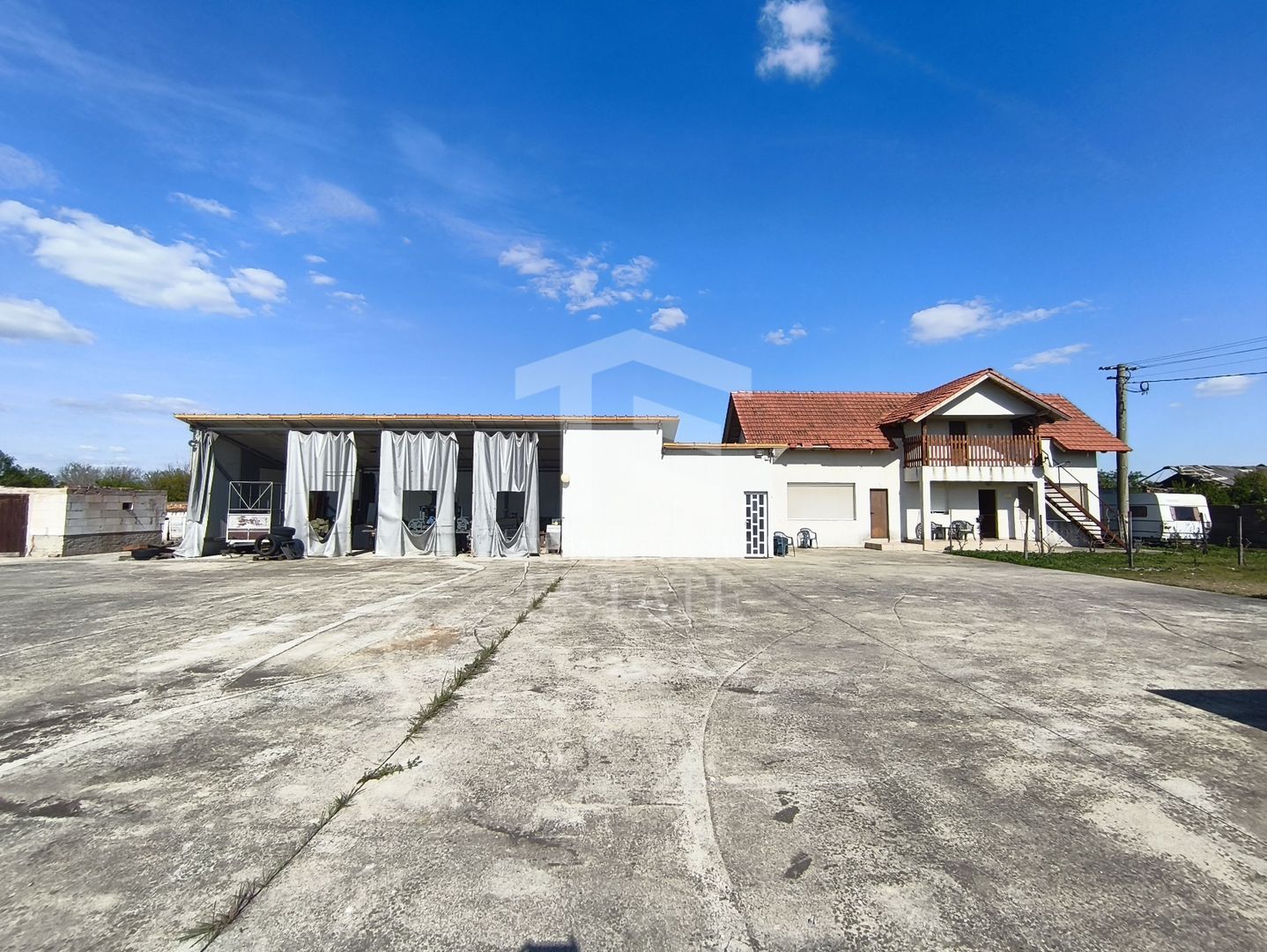 Casa cu 4 camere cu teren de 14,340 mp + platforma de beton cu hala - Poză 2