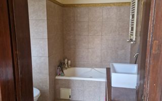 Apartament 2 camere, curte interioara cu loc de parcare - Poză 7